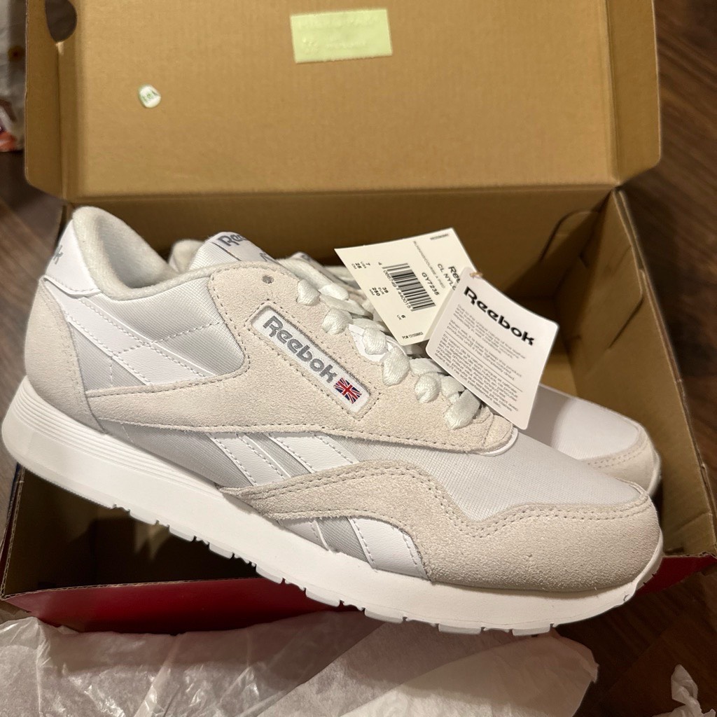 Size 6 Reebok classics