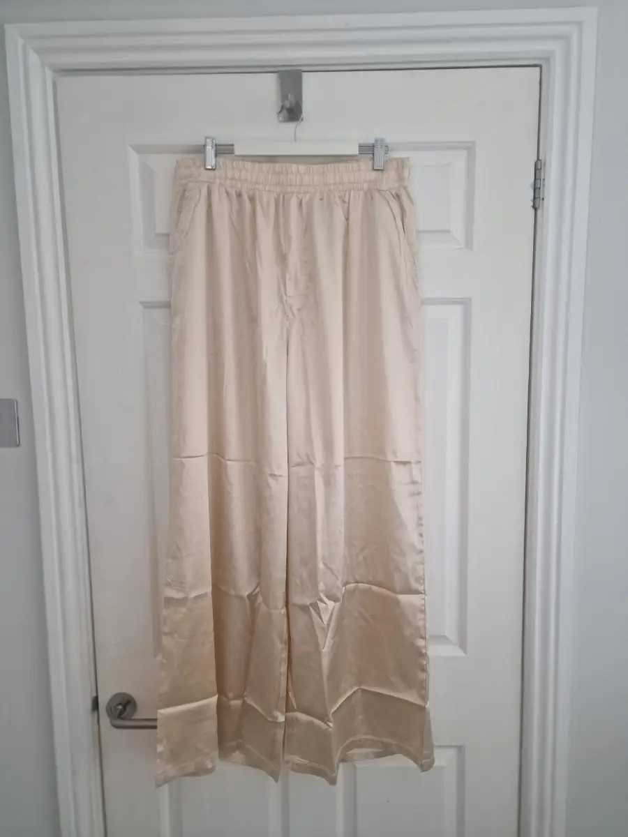 ASOS design beige champagne Satin Lounge Pyjama Bottoms - Size M (14-16)