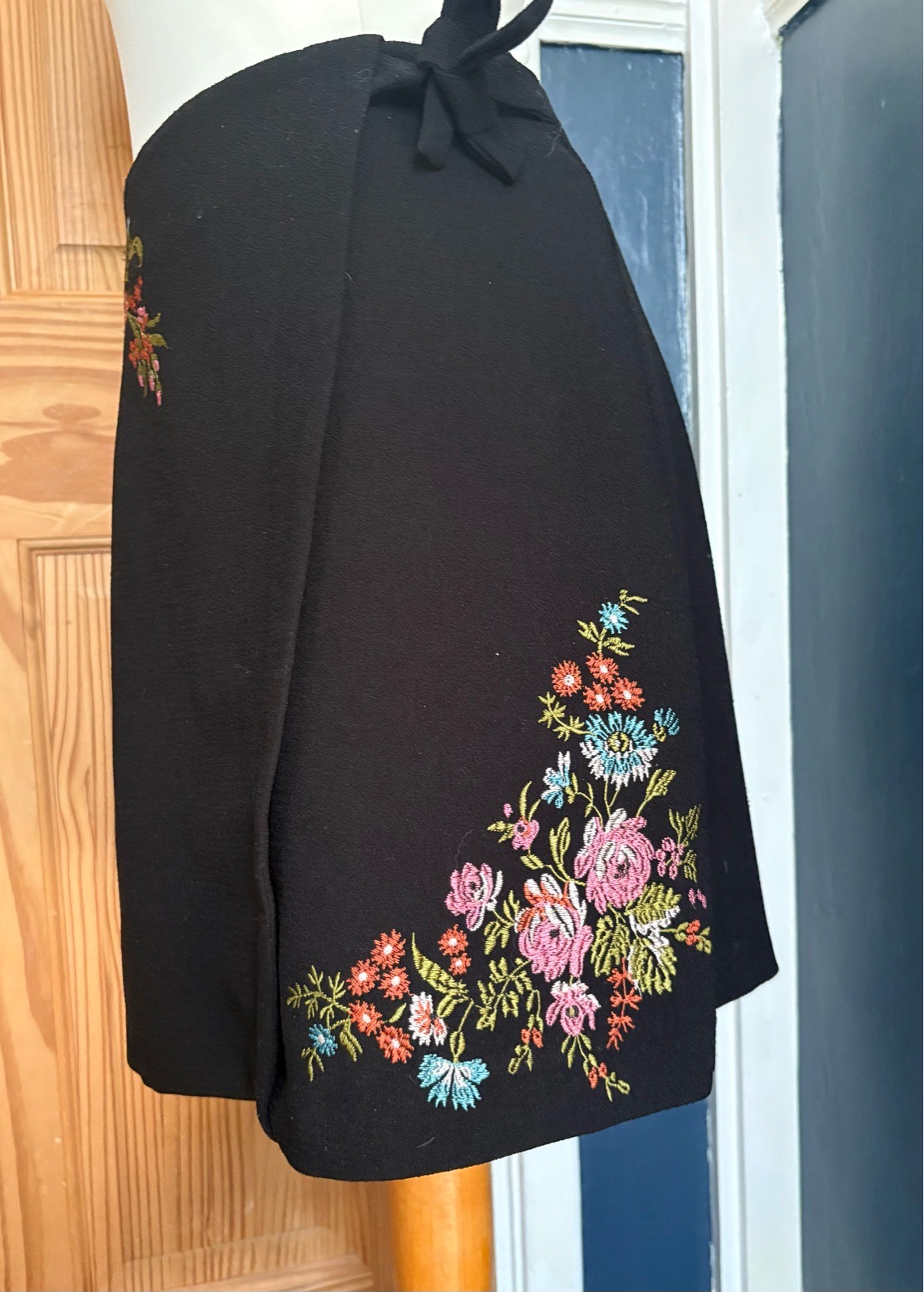 Vintage Oasis Embroidered Floral Skirt