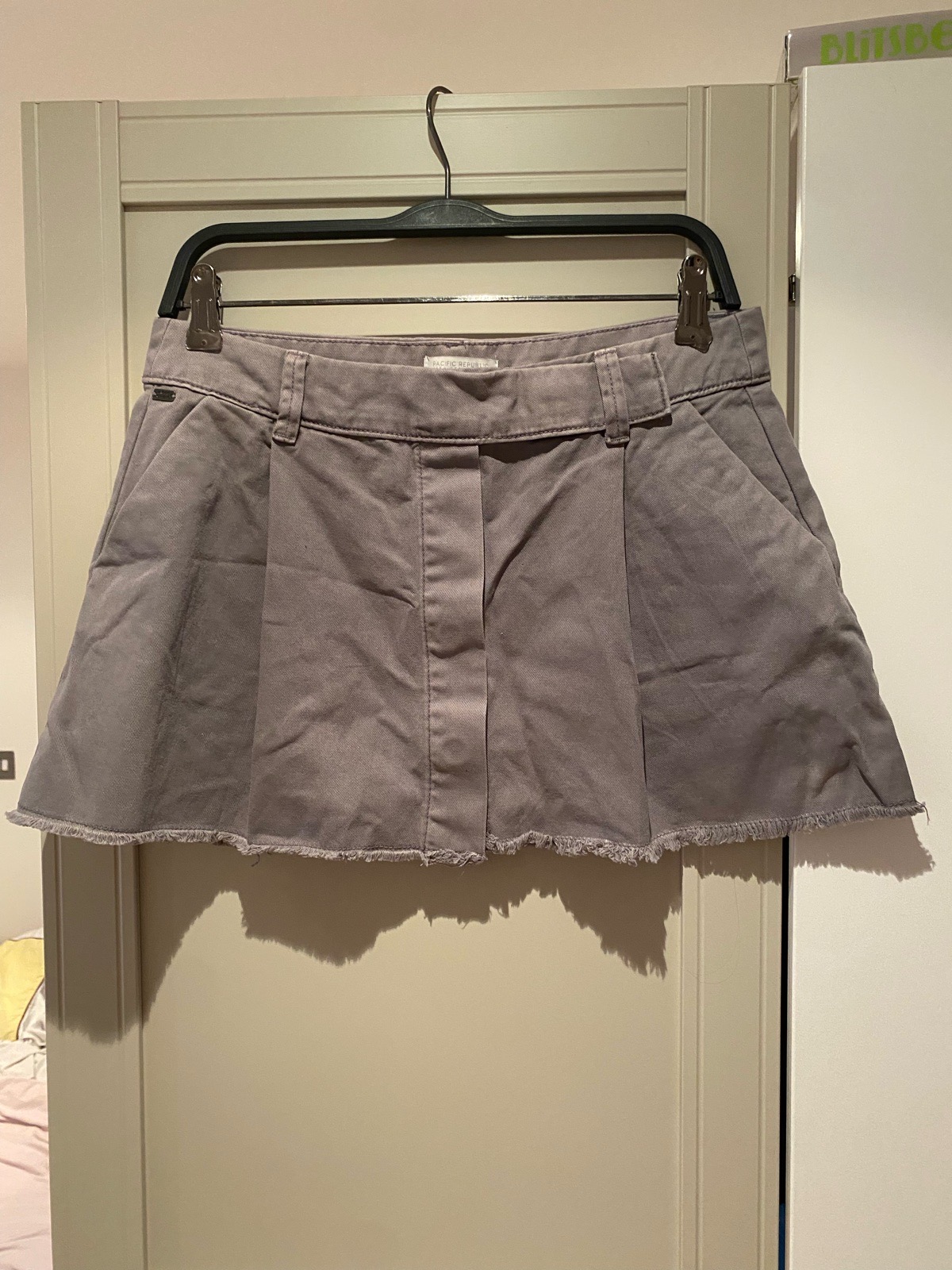 Pull & Bear Pacific Republic Grey Pleated Mini Skirt - Size M (UK 12)