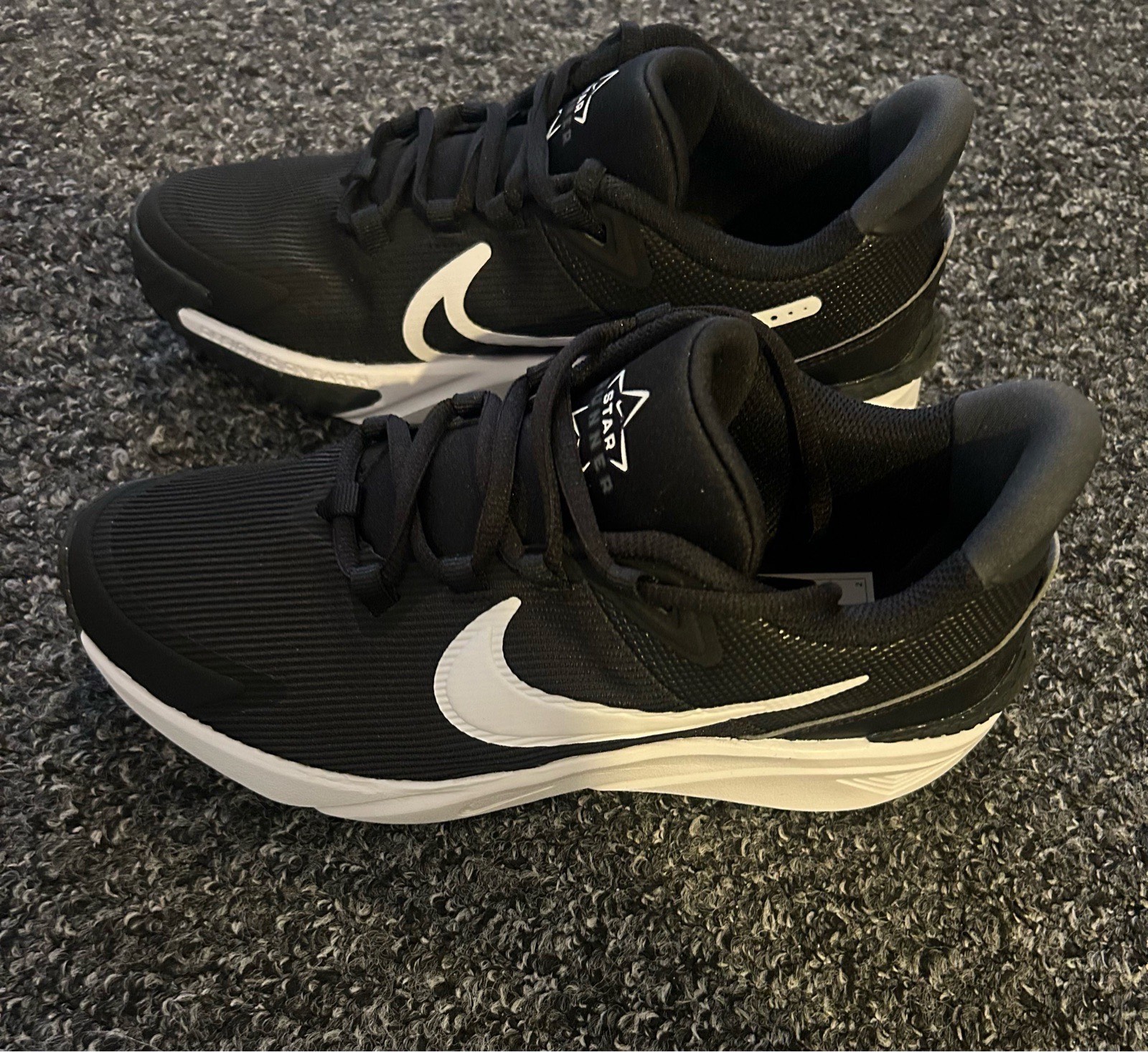 Nike star runner trainers