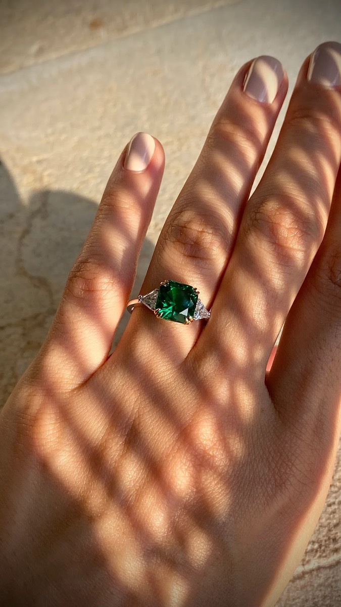 Sterling Silver | White Gold Plated | Emerald Green | 3ct. eq. Centre Stone ring