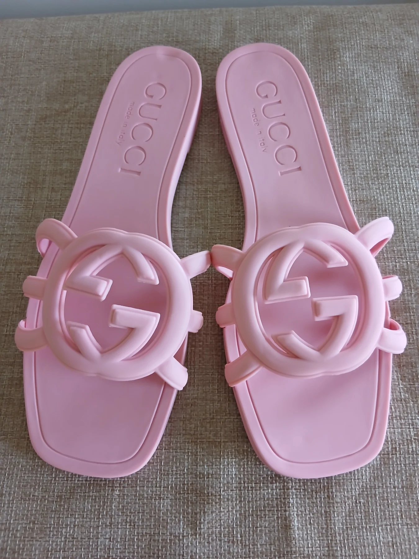 Gucci Pink Rubber Beachwear Slides - EU39 - UK6
