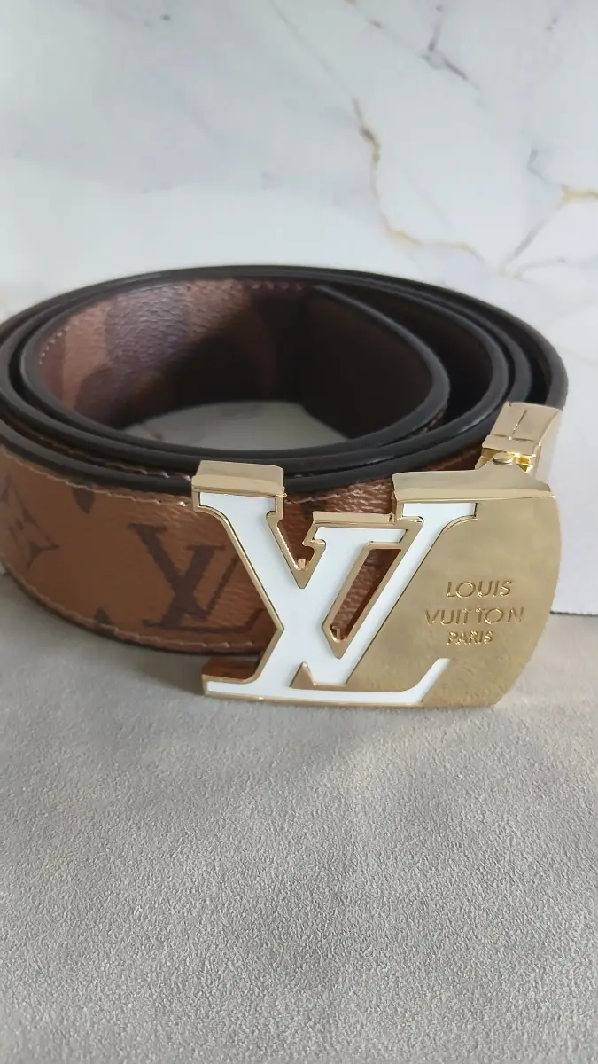 Unisex Belt with Metal Buckle – Adjustable