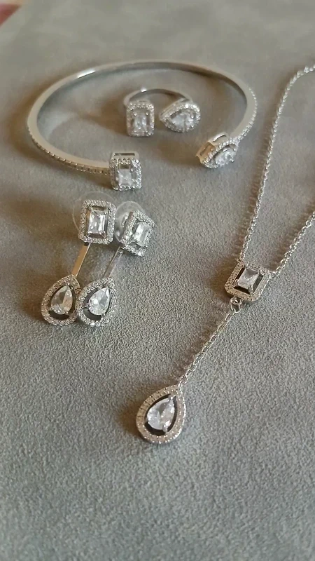 High Quality 5 Pieces Matching Set - White gold plated with clear cubic zirconia