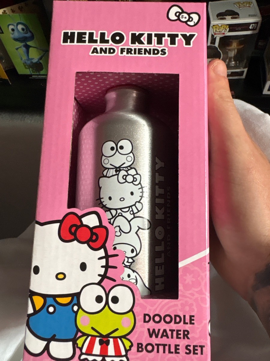 Hello kitty and friends water bottle set