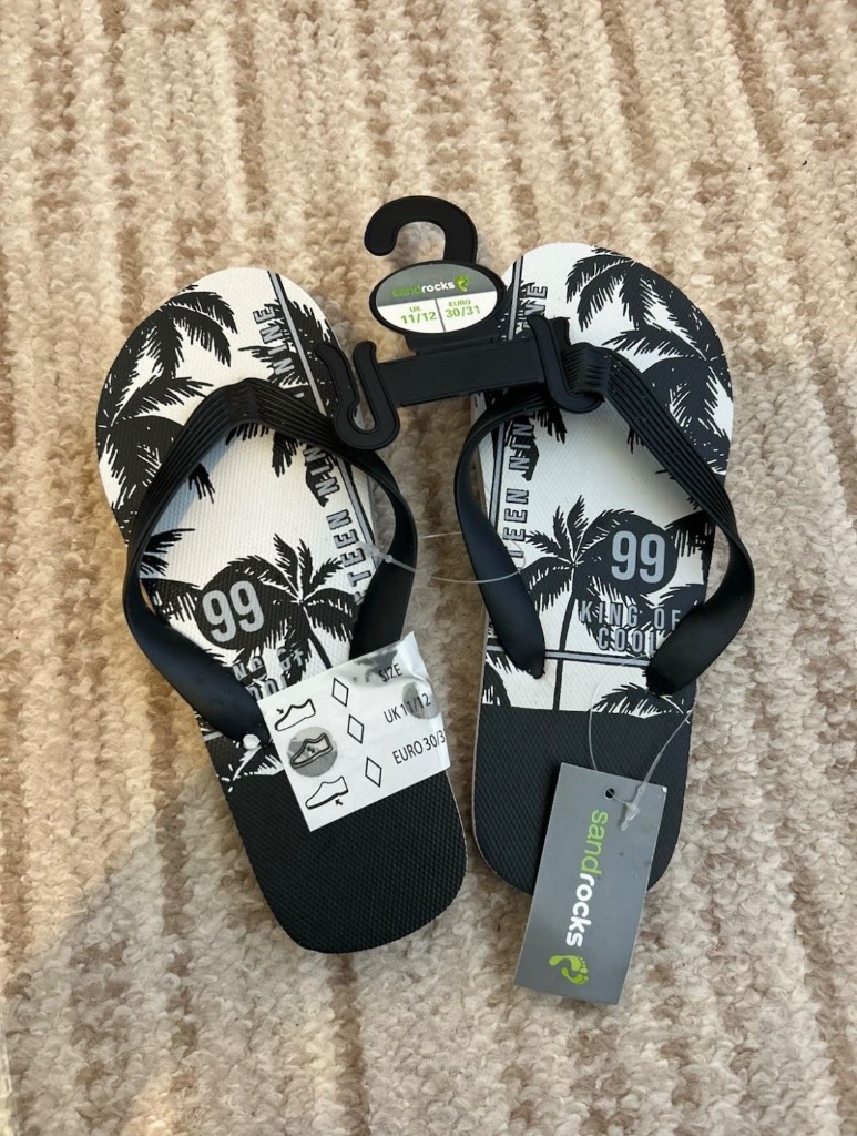 Boys flip flops size 11/12