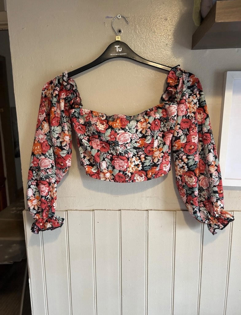 Floral print off the shoulder top size small (8)