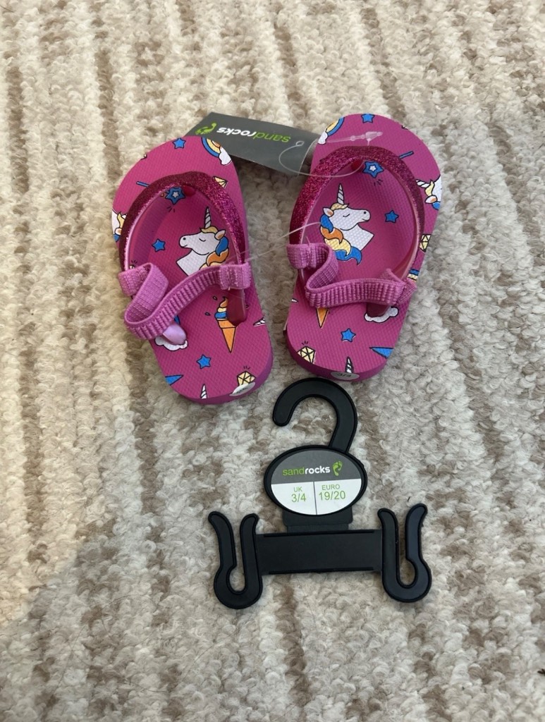 Toddler unicorn flip flops size 3/4