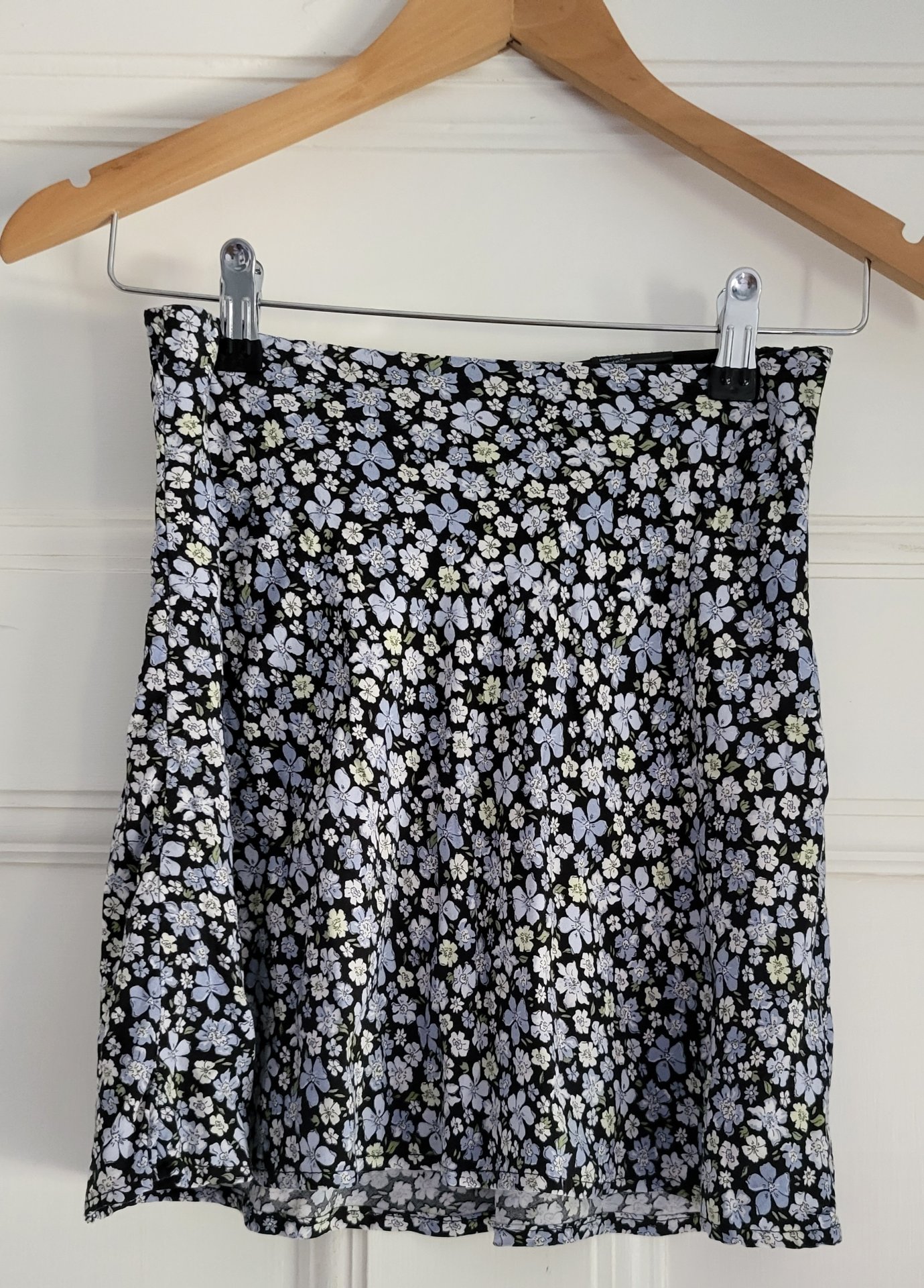 Divided by H&M Ditsy Floral Mini Skirt Size 6