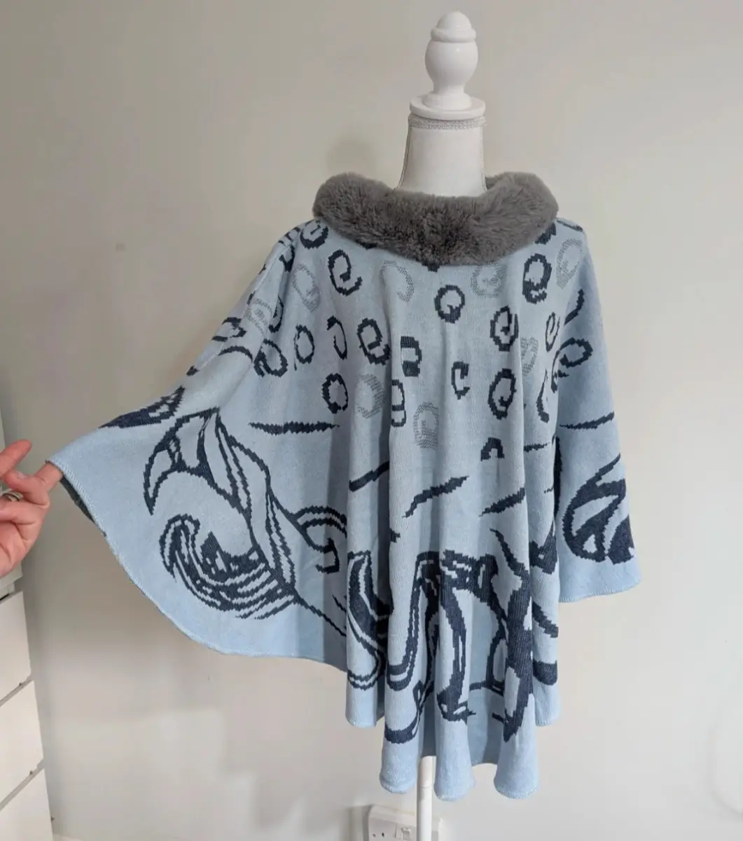Luxury Knitted Poncho Cape with Faux Fur Collar - One Size (New)