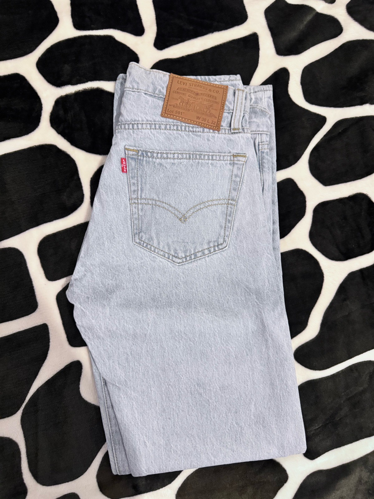 Levi's 501 Original Fit Light Wash Denim Jeans Unisex W30 L32