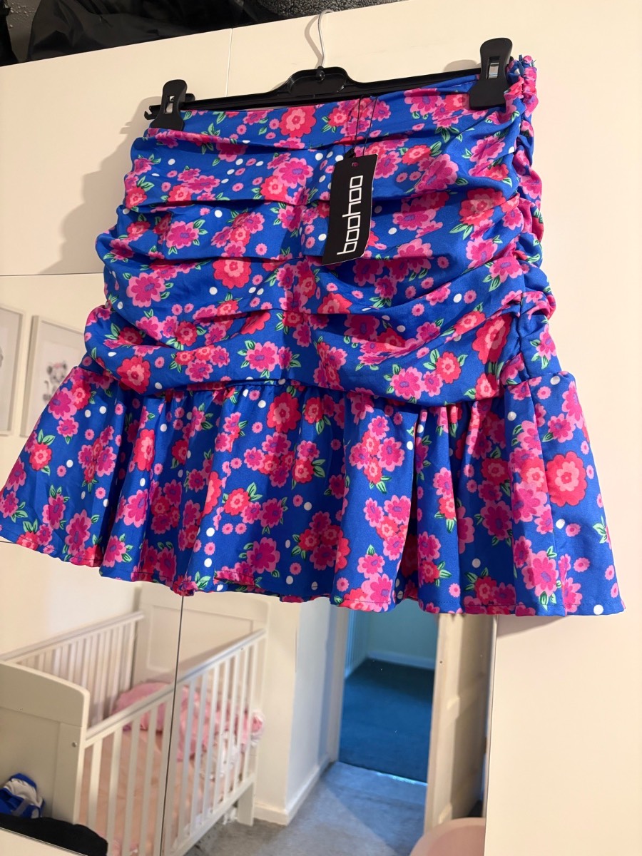Beautiful floral NWT skirt size 12 boohoo