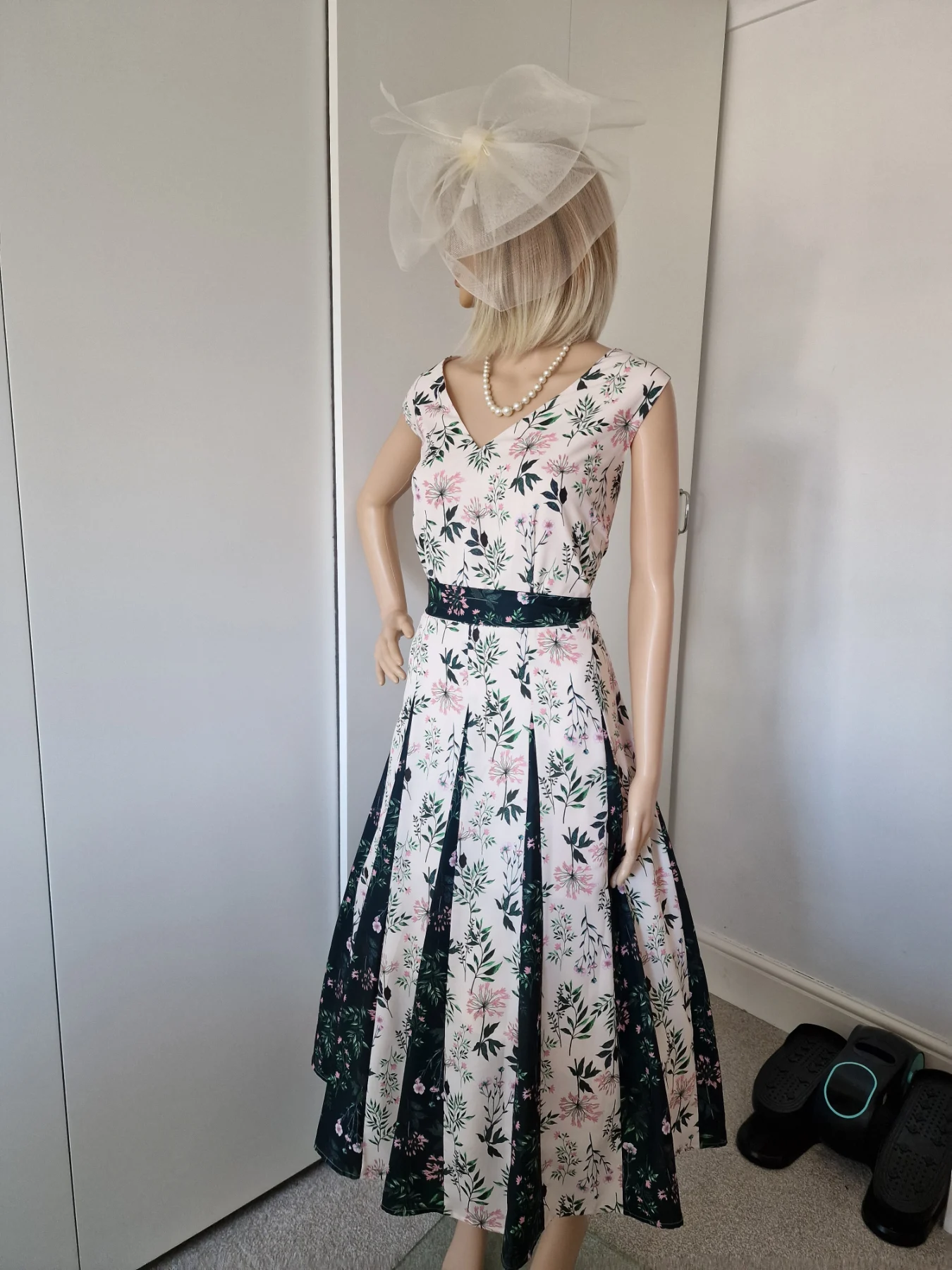 Phase eight size 18 gorgeous occasion dress worn once professionally cleaned immaculate