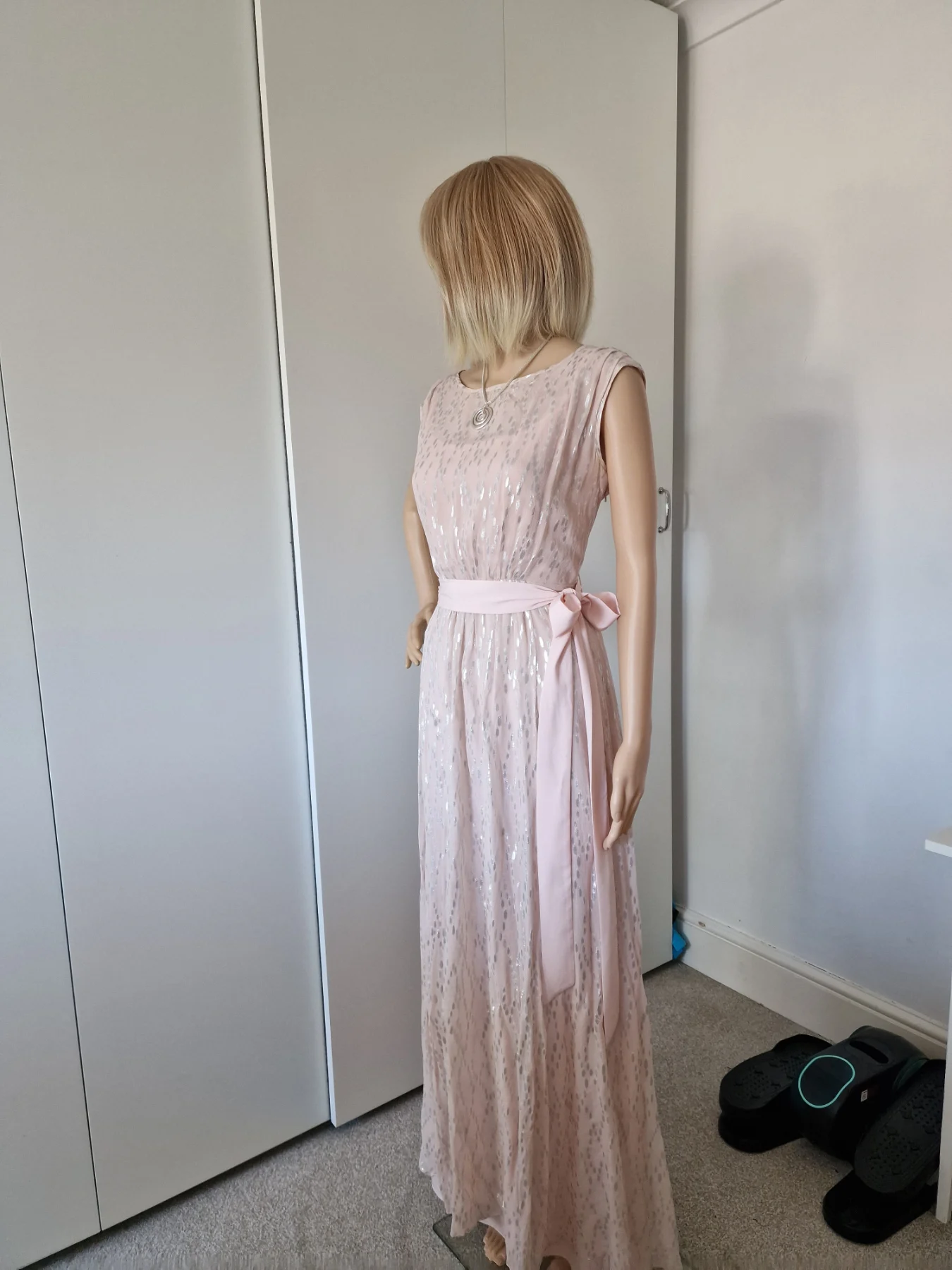 Coast size 12 gorgeous special occasion dress worn briefly freshly cleaned immaculate
