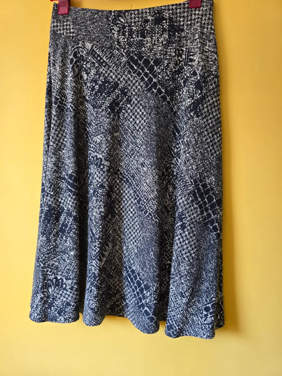 Country Casuals Skirt 16 Navy White Abstract Midi Lined Stretch Fit Flare CC