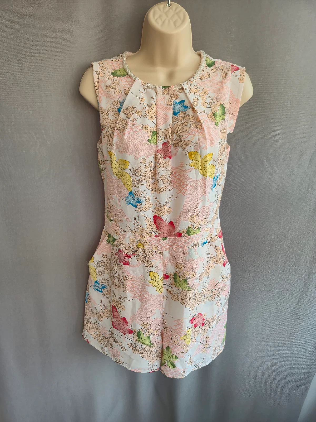 Floral Oasis Playsuit Size 10 Pearl Neckline