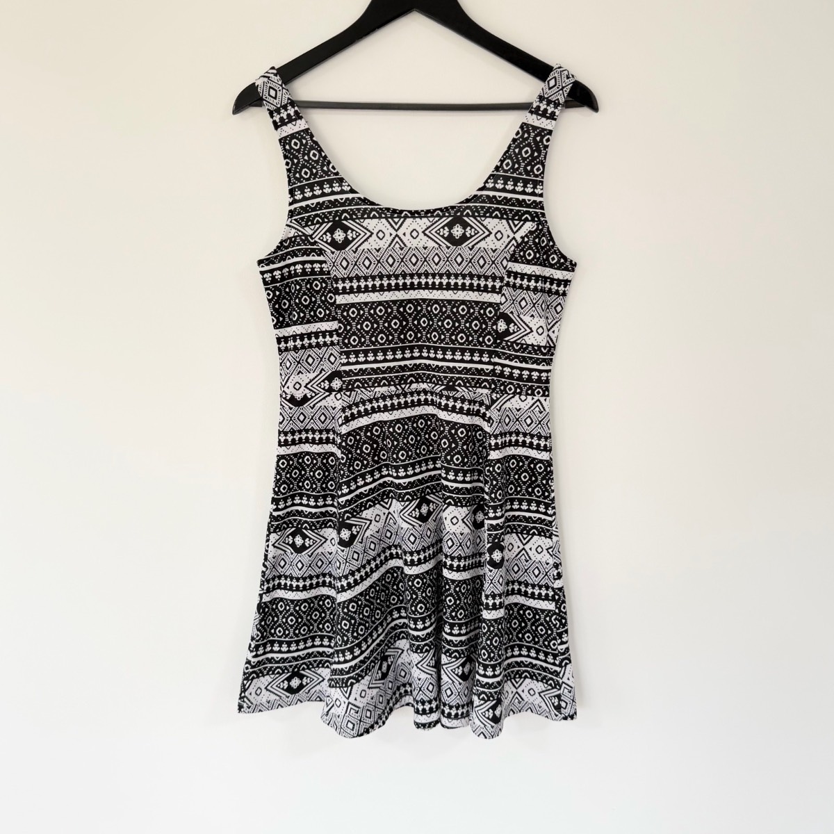 H&M Skater Mini Dress Woman’s UK 16 Black White Aztec Geometric Stretch Casual Summer