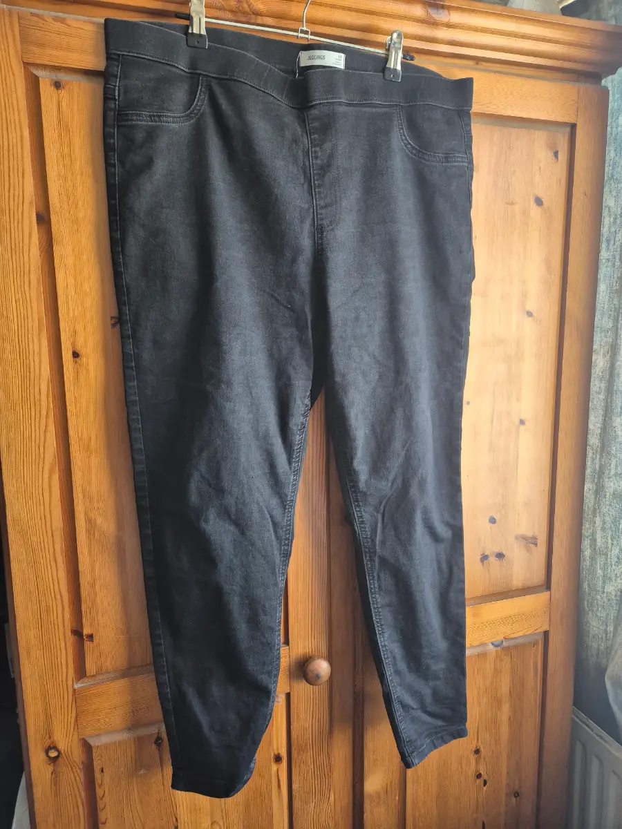 Ladies Short Jeggings Size 18