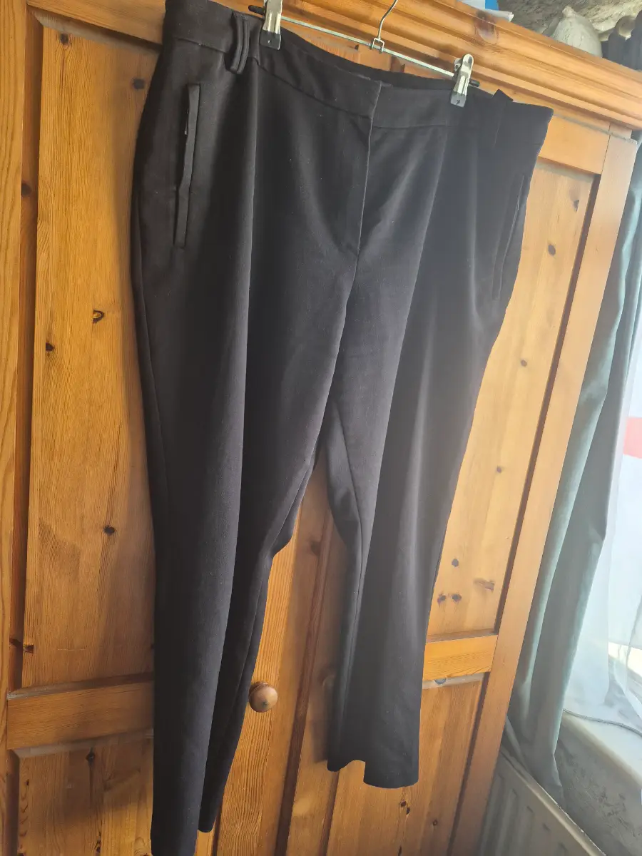 Ladies Short Trousers Size 18