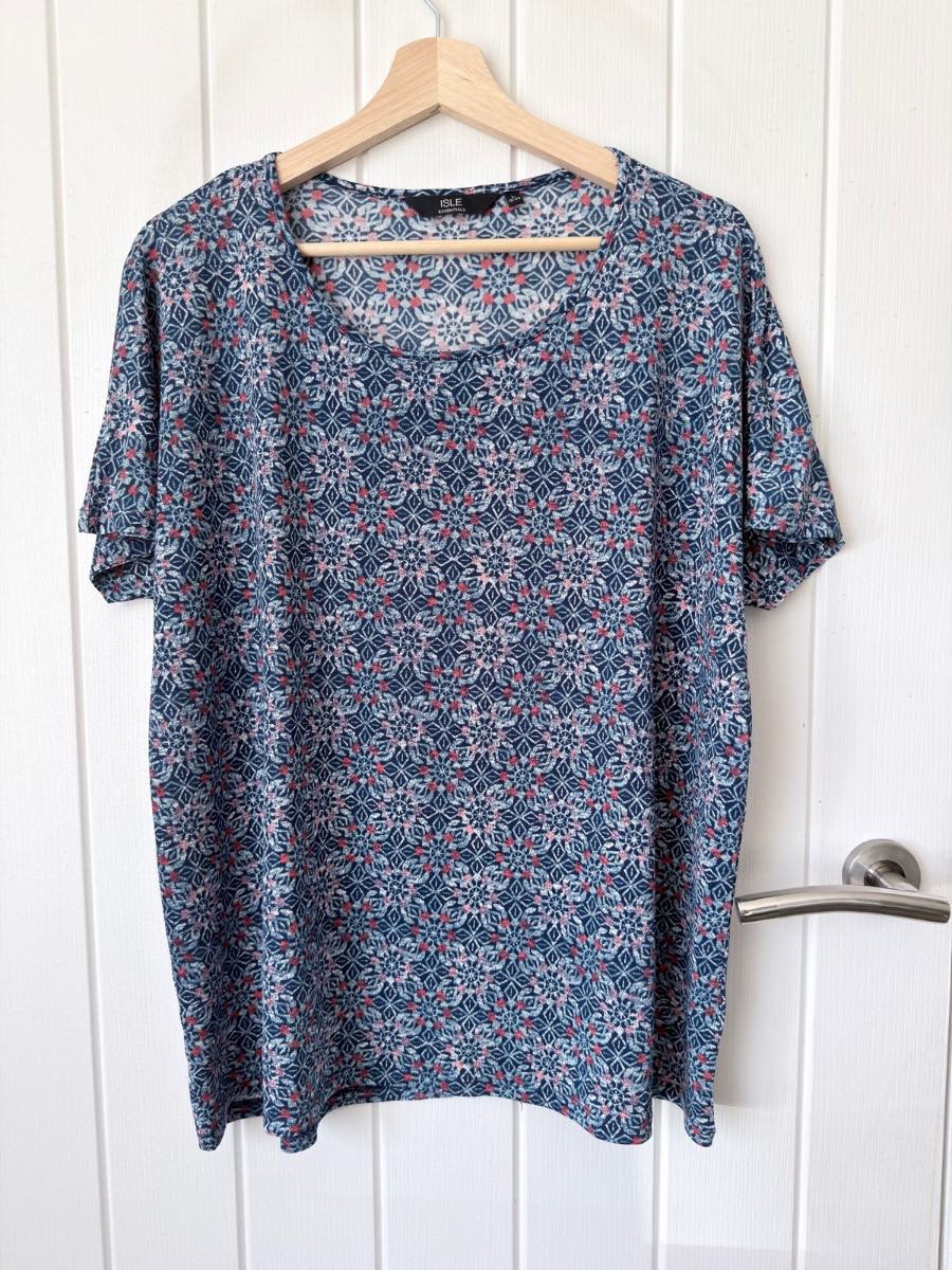 Isle Essentials EWM Blue Geometric Floral Short Sleeve T-Shirt Large UK 18-20