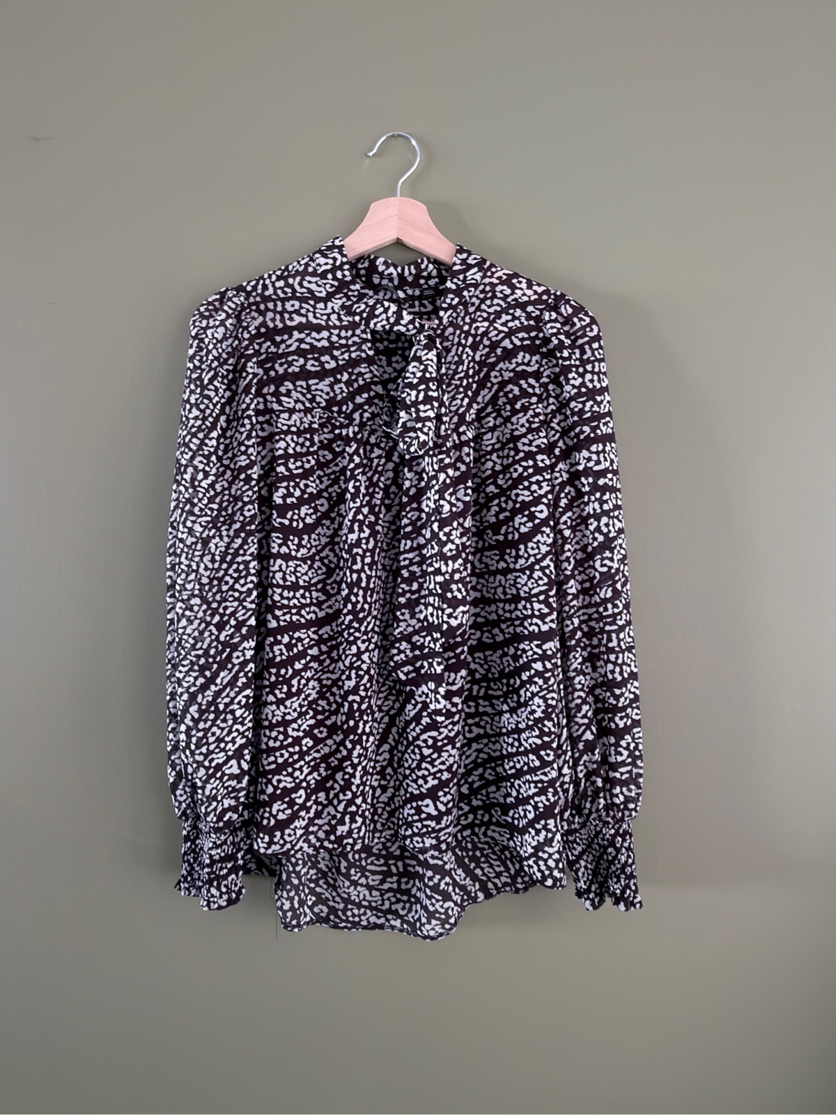 Roman Womens Animal Print Tie Neck Blouse Chiffon Smocked Cuff Top Black Size 12