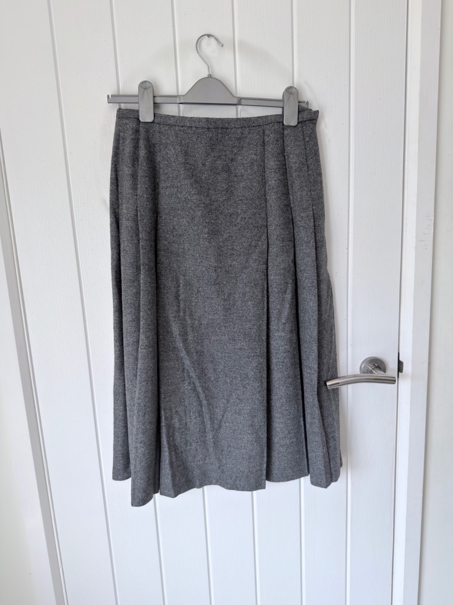 Vintage Eastex Grey Pure New Wool Pleated Midi Skirt Made in England Size 14