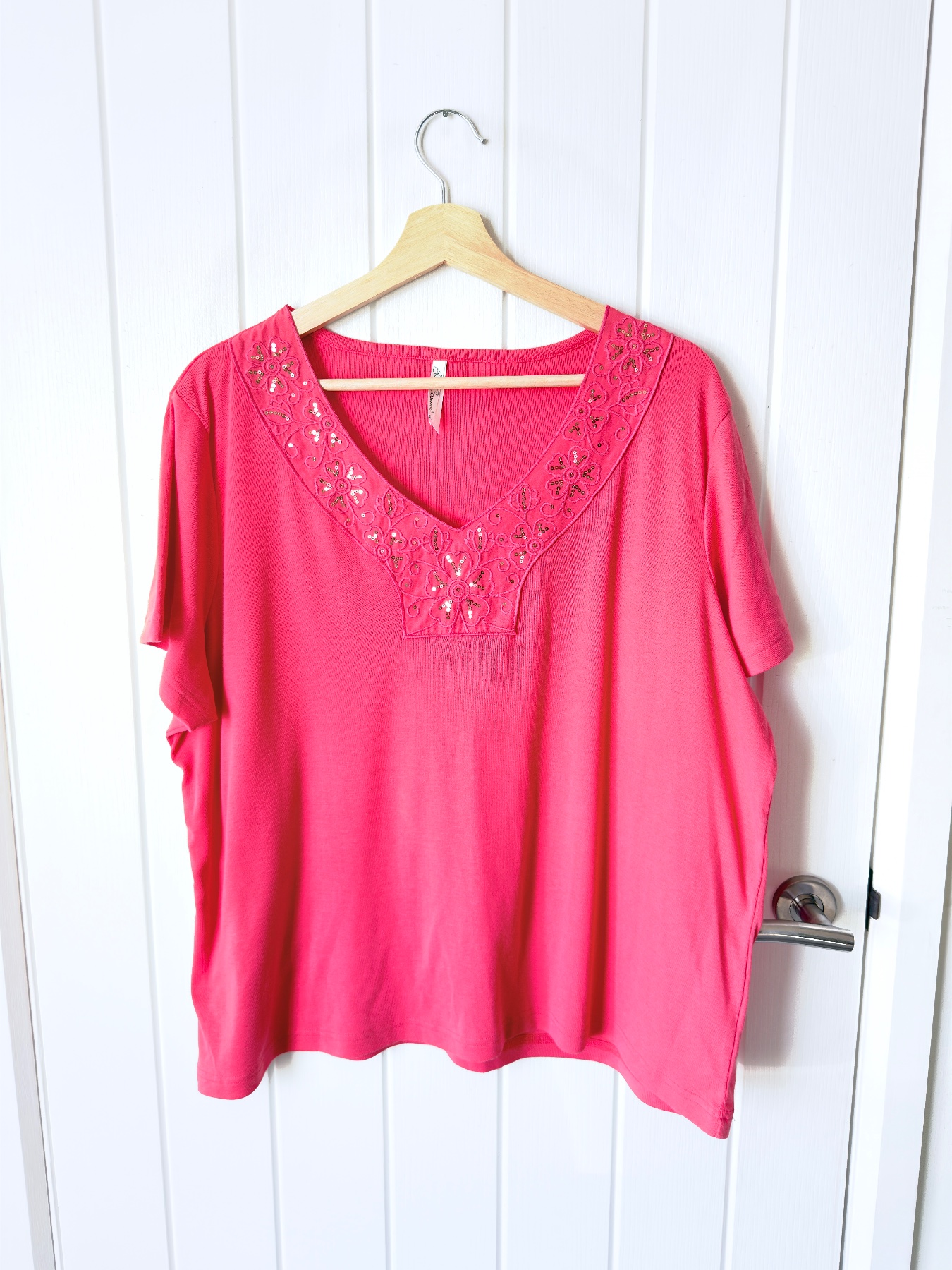 BM Casual Top Coral Pink V Neck Floral Embroidered Sequin Short Sleeve Size XL