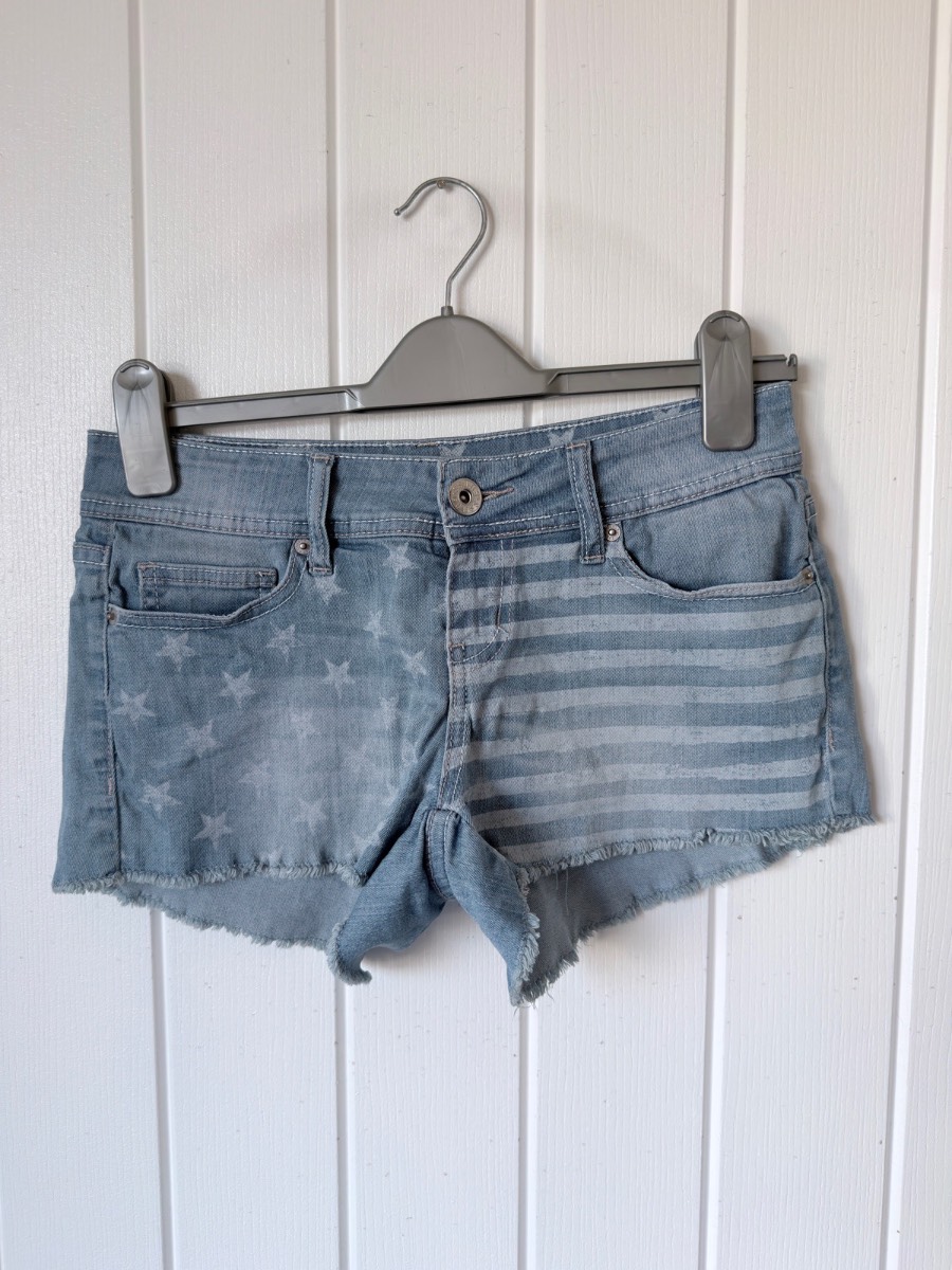 Guess Women’s Stars & Stripes Denim Shorts Size W27 Raw Hem Hot Pants