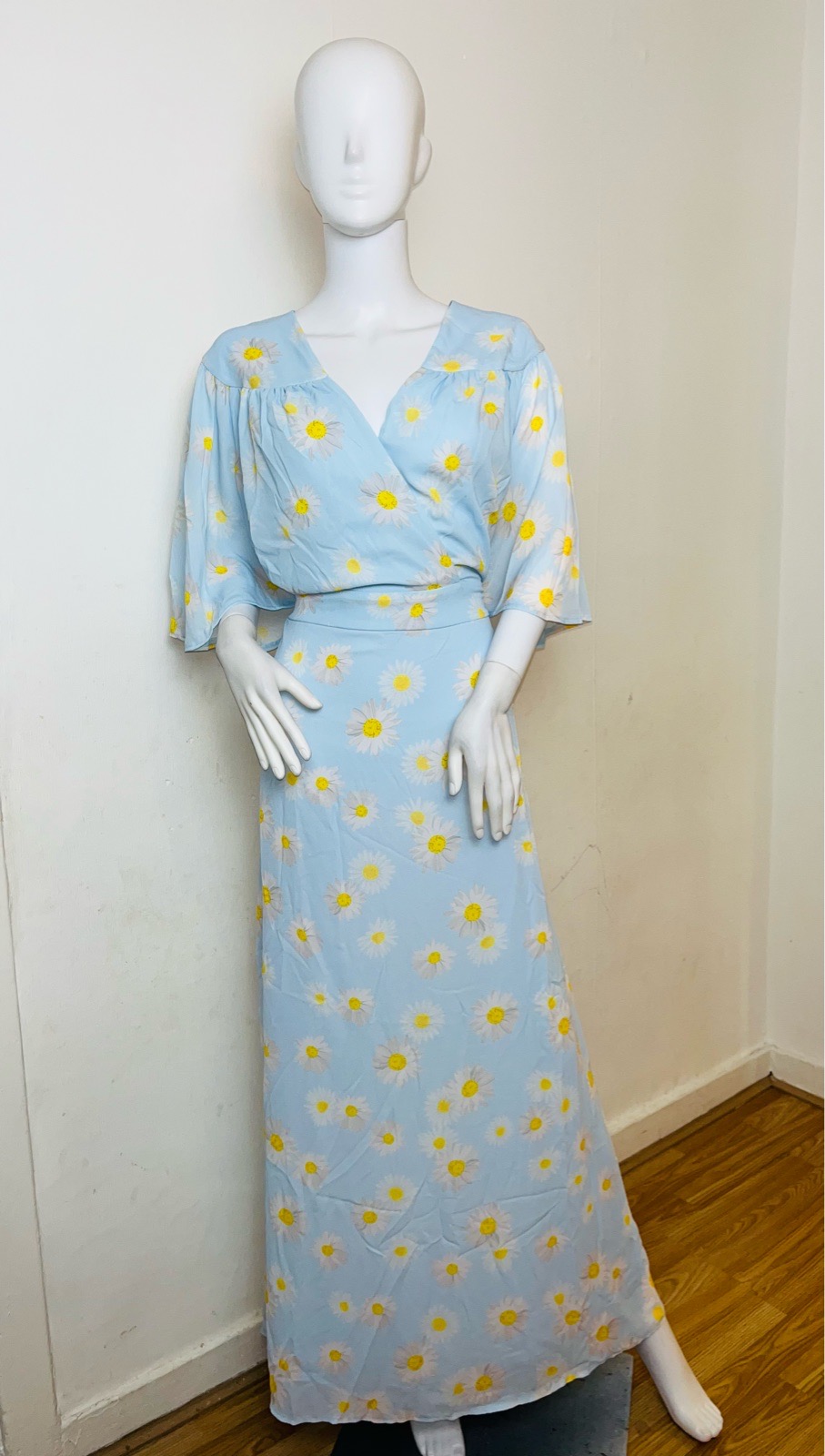 Twisted Wunder plus wrap front maxi dress in daisy print