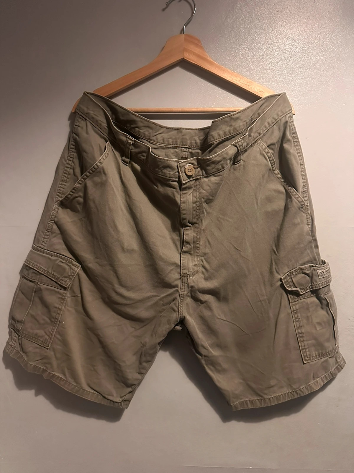 Men’s Wrangler Khaki Olive Green Cargo Shorts 100% Cotton Size 38W