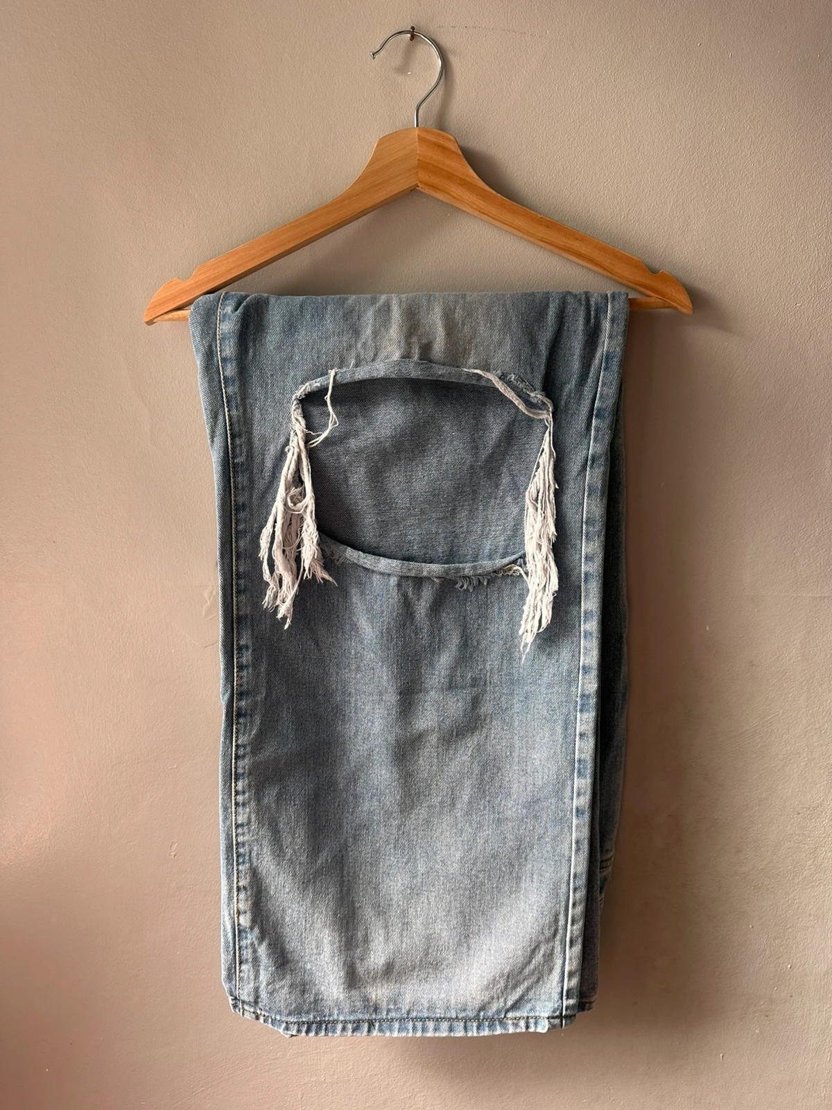 PrettyLittleThing Plus Jeans | UK 24 | Light Wash Distressed Ripped Straight Leg