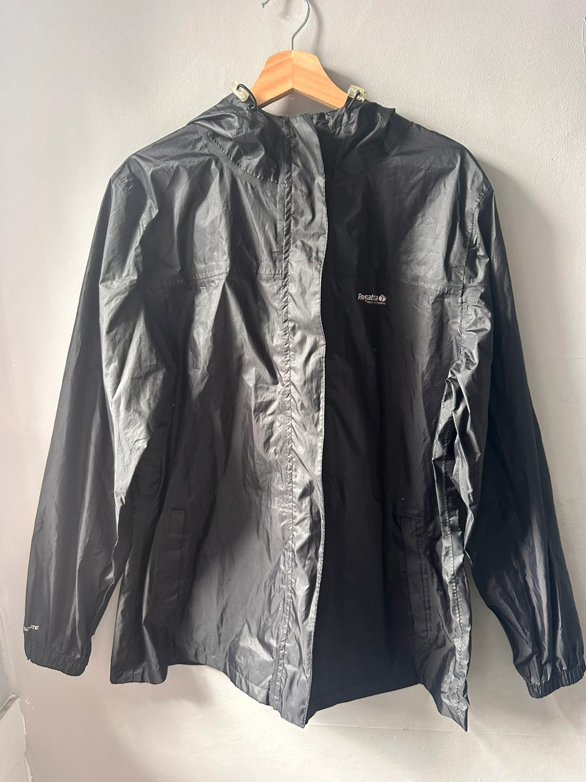 Regatta Isolite Waterproof Jacket UK 20 Black Lightweight Rain Coat Hooded