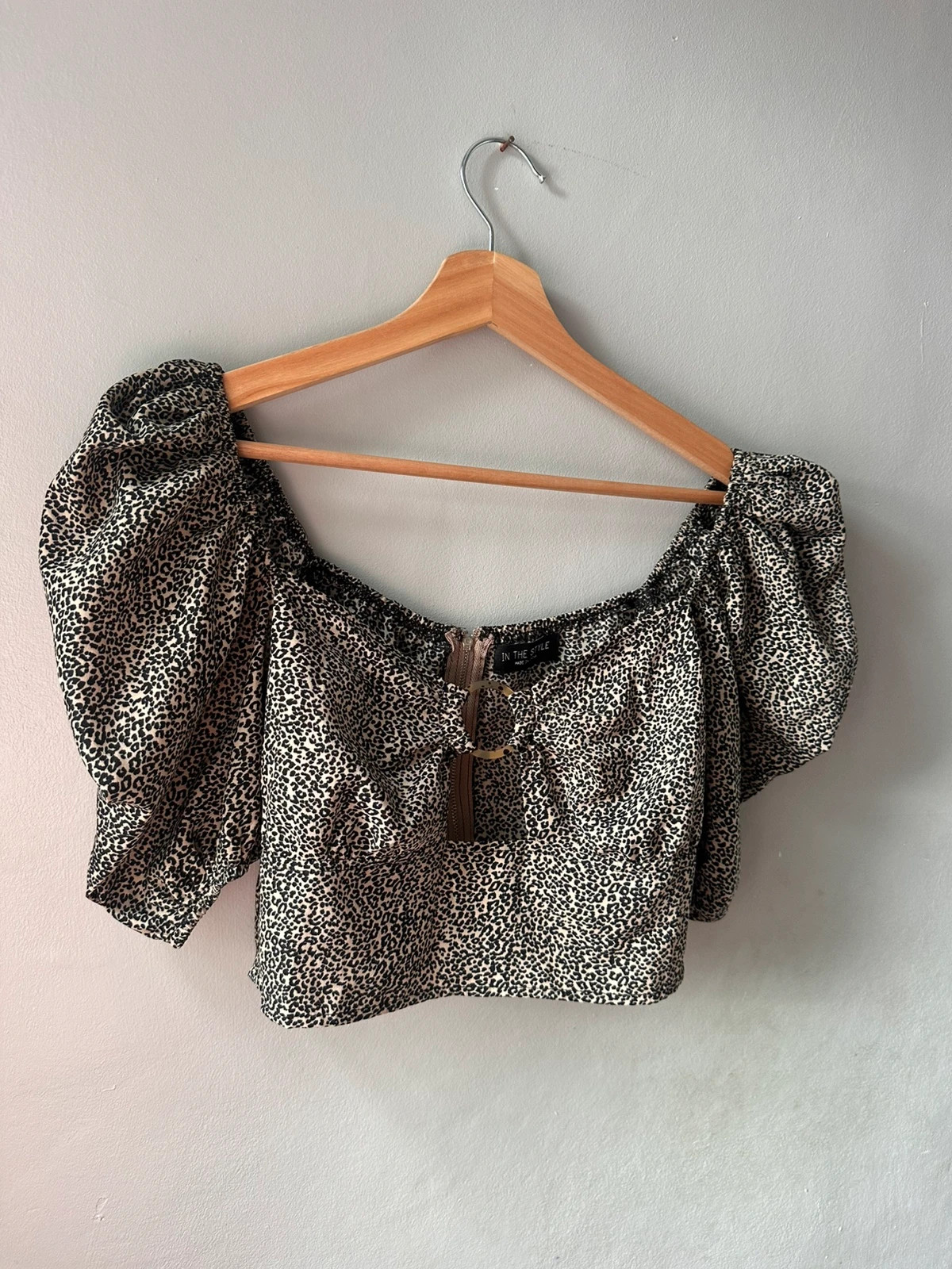 In The Style Leopard Print Crop Top | Puff Sleeve | Zip Front | Size 10