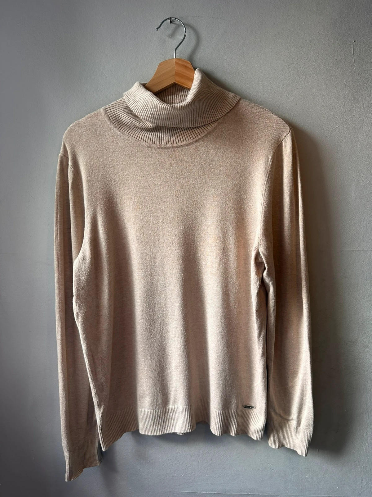 Calvin Klein Oatmeal Beige Turtleneck Jumper Size L Fine Knit Long Sleeve