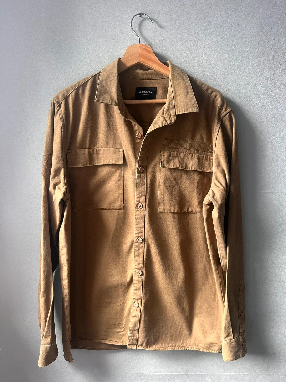 Pull&Bear Camel Utility Overshirt Size L Tan Chore Shirt Patch Pocket Shacket