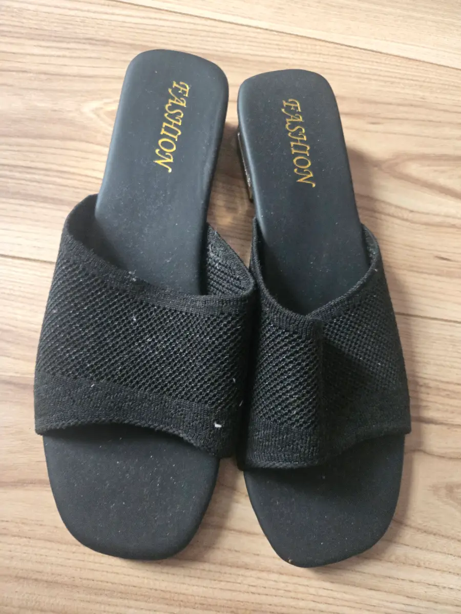 Women’s sandals size 7.5 shein brand new never worn black