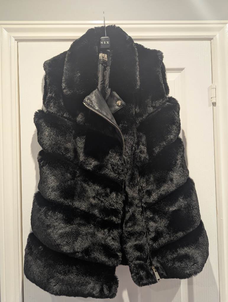 Lovely super soft faux Fur gilet - river island - NEW