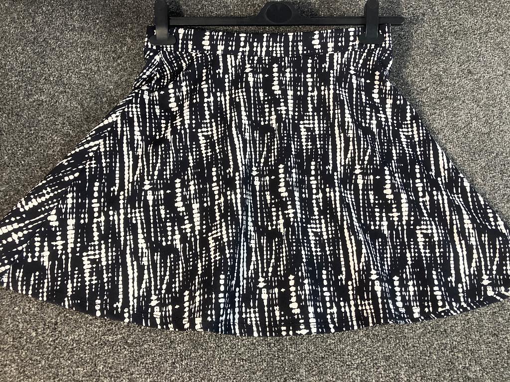 Lipsy London Black White Print Skater Skirt UK 12 Stretch Mini