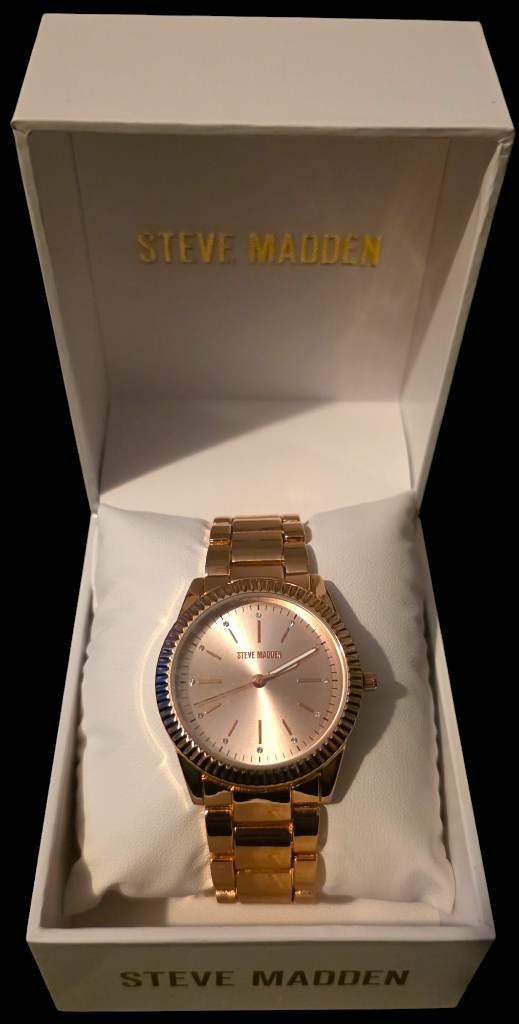 BNIB Steve Madden Ladies Women's Rose Gold Crystal Accented Bracelet Wrist Watch