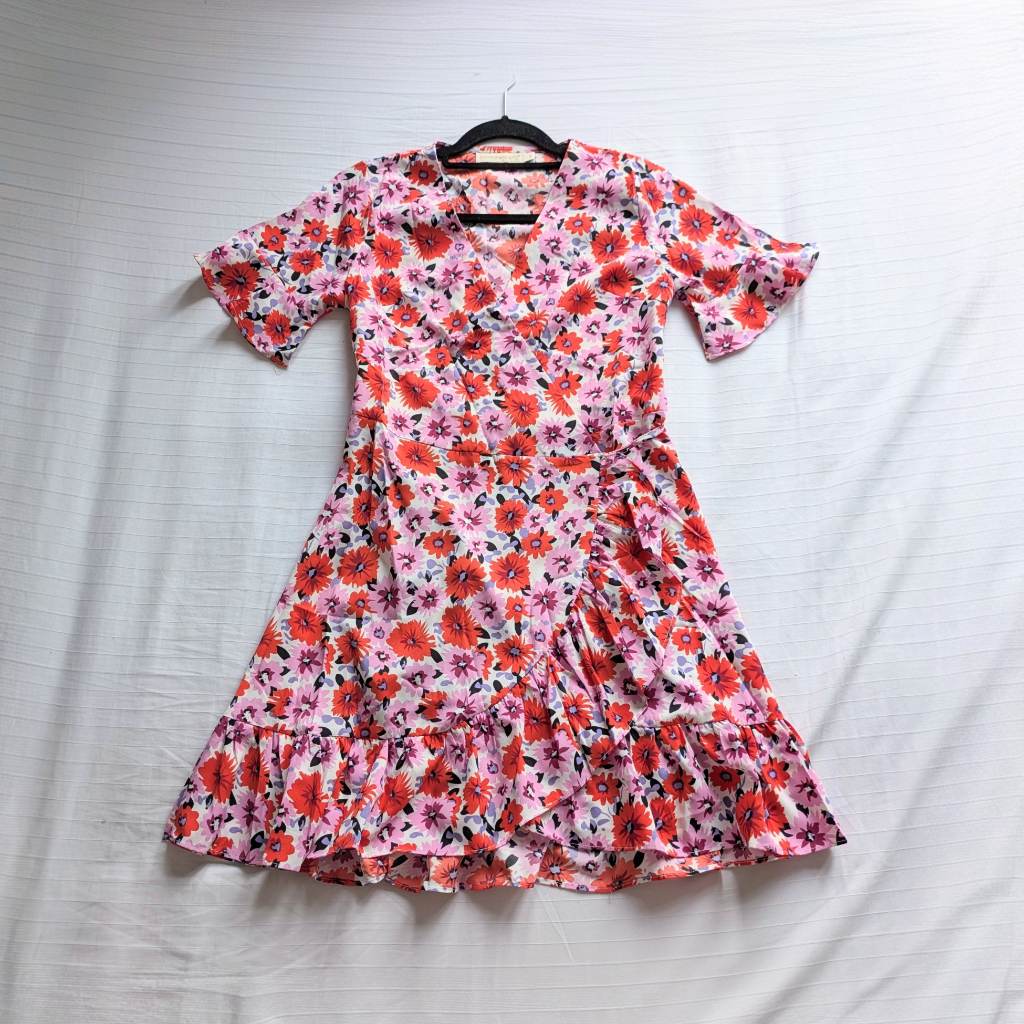 Colourful flippy coquette summer wrap dress with ruffle hem and flutter sleeves UKS NWT