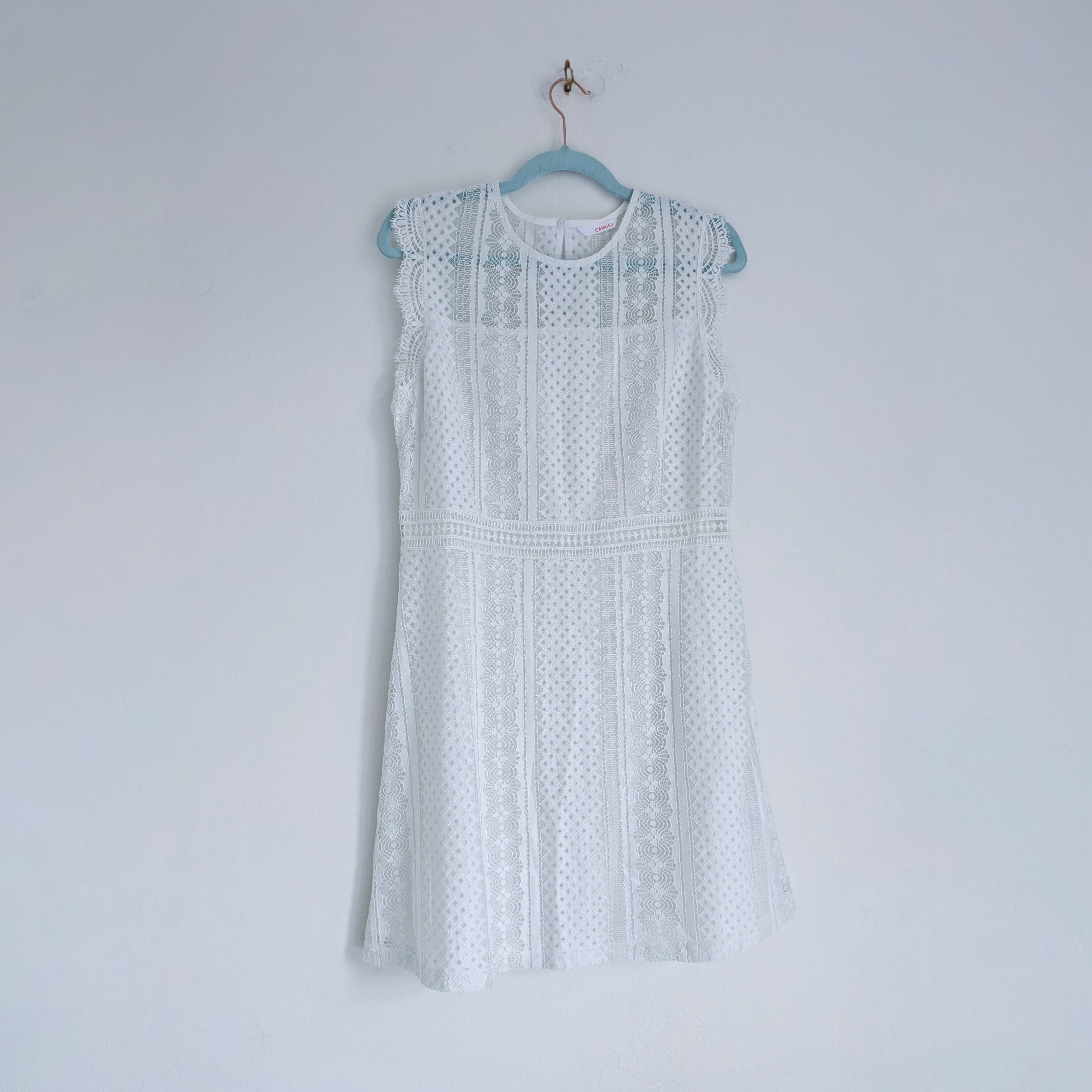 White textured lace and crochet fitted summer dress New