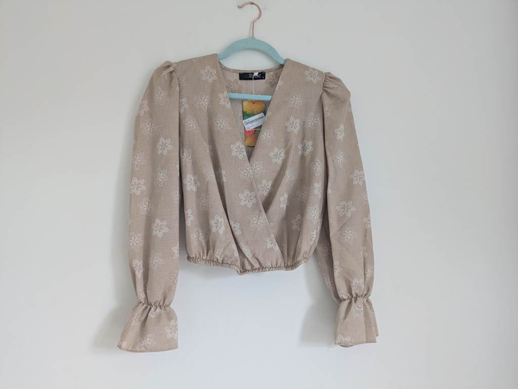 Beige jacquard floral crop top with ruffle cuff long sleeves and elasticated waist UKS NWT