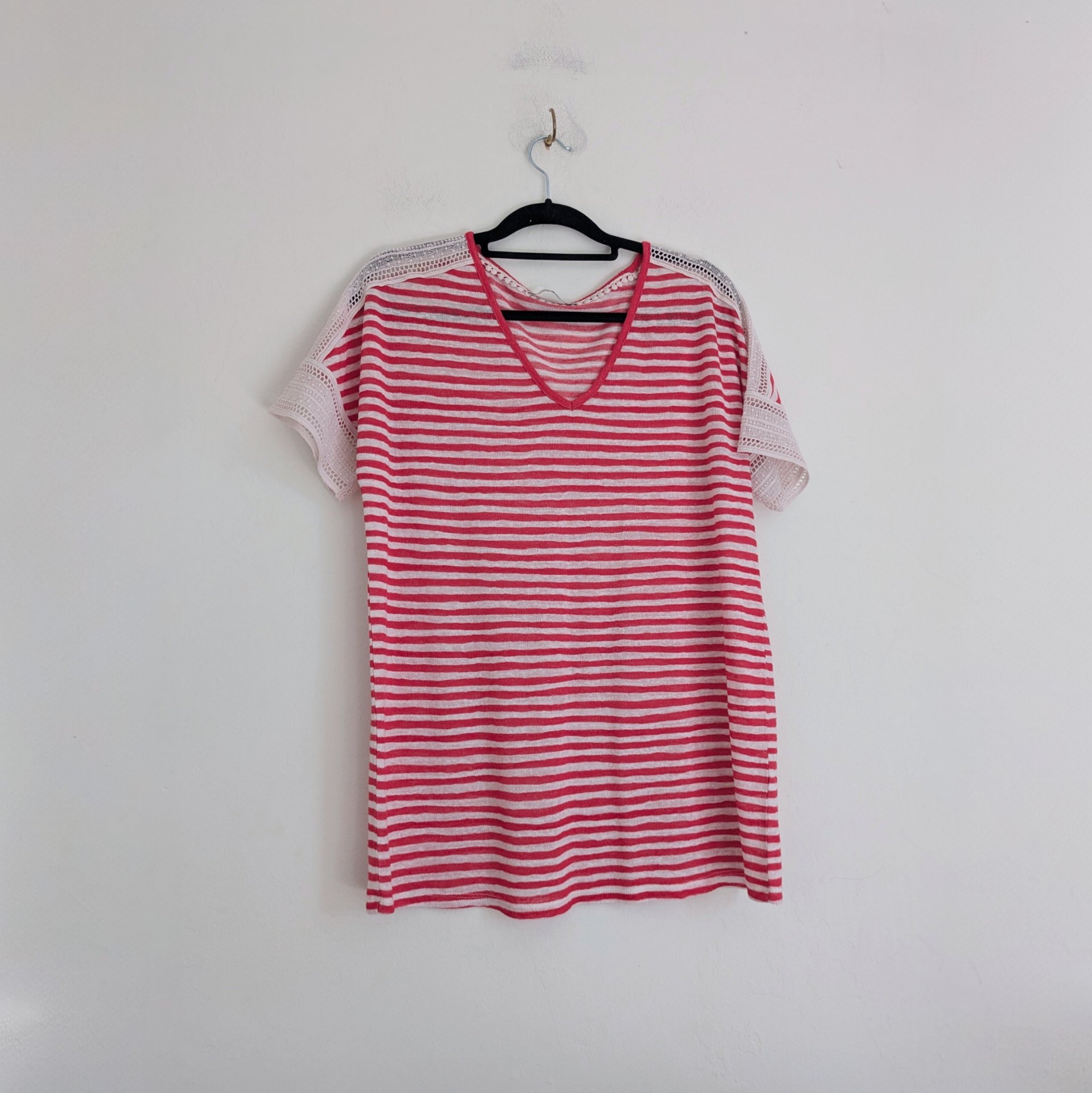 Red & white striped oversized VNeck TShirt with white crochet UK14