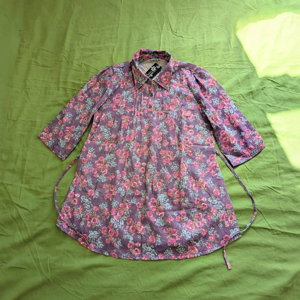 Vintage style mauve floral collared shirt blouse
