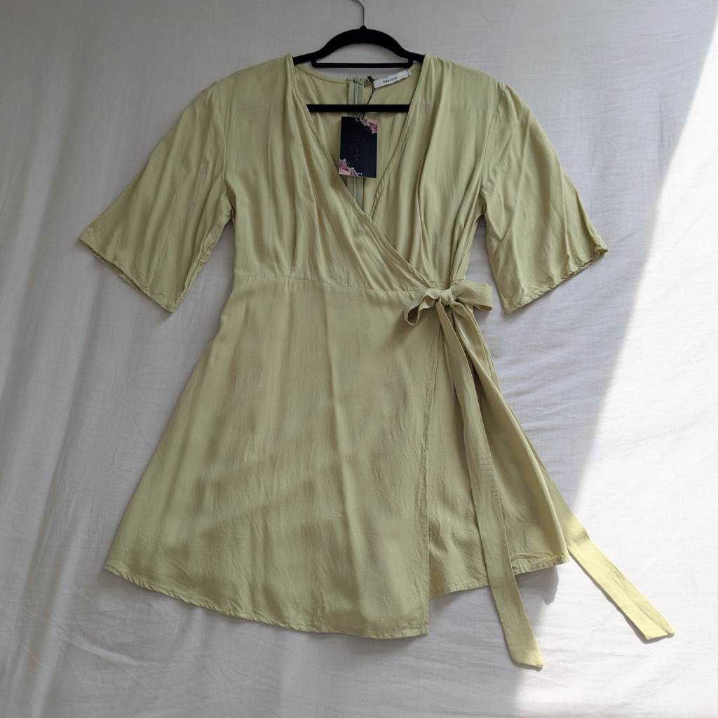 Lime green drapey front wrap playsuit with long side tie and flared kimono style short sleeves L NWT