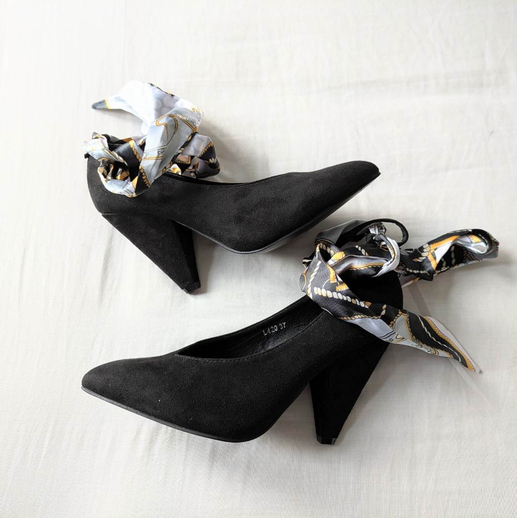 Black suedette cone heel pointy toe court pumps with silky attachment UK4