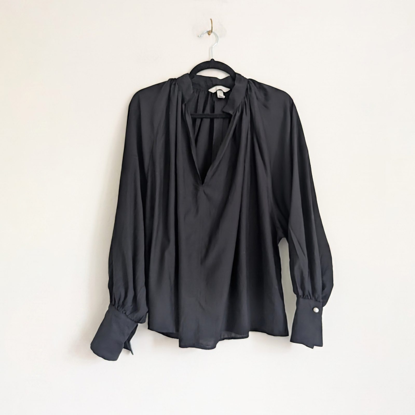 Black flowy smart casual VNeck H&M blouse with faux pearl buttons and long billowy sleeve M