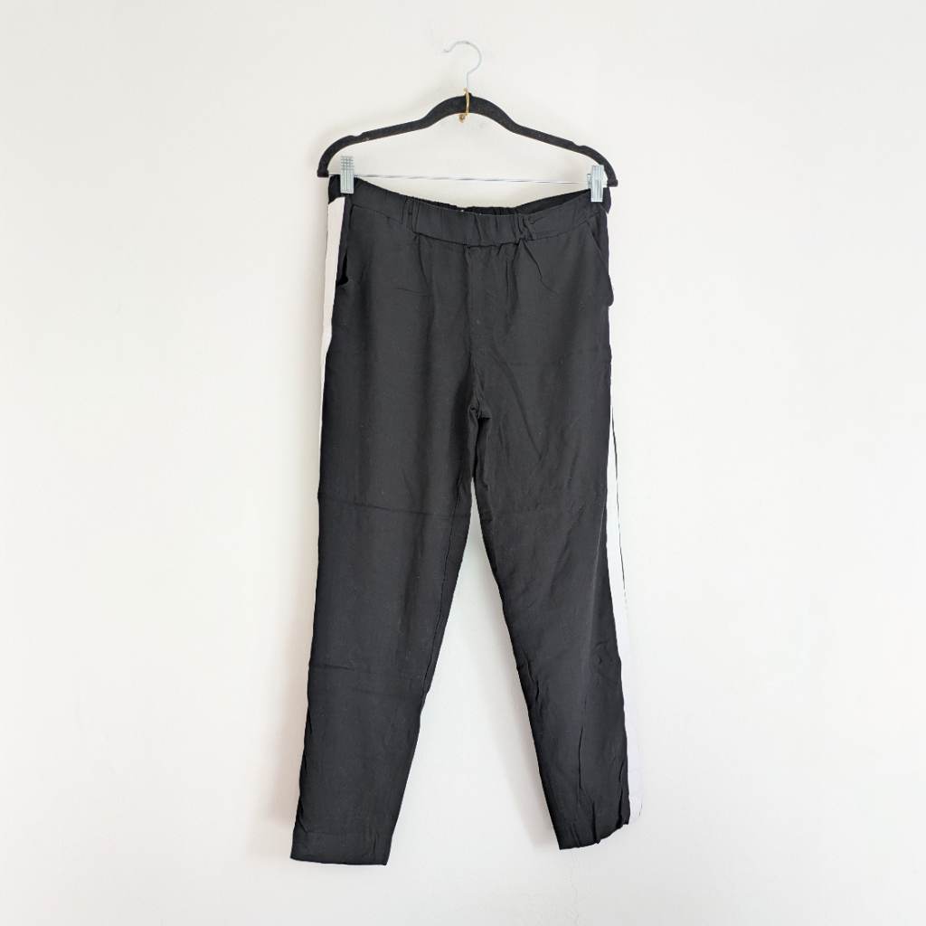 High waist black trousers with white side stripes, elastic waist and two side pockets