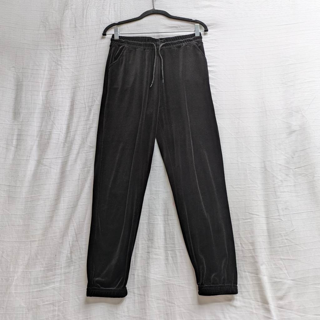 Plush black velvet joggers with drawstring elastic waist and two side pockets UKL